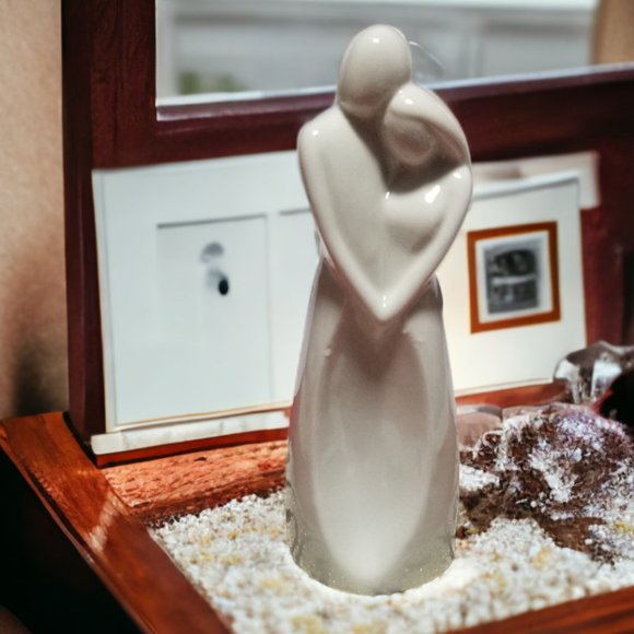 Loving Couple Ivory White Ceramic Figurine Wedding Favor Cake Topper Centerpiece - Picture 4 of 7